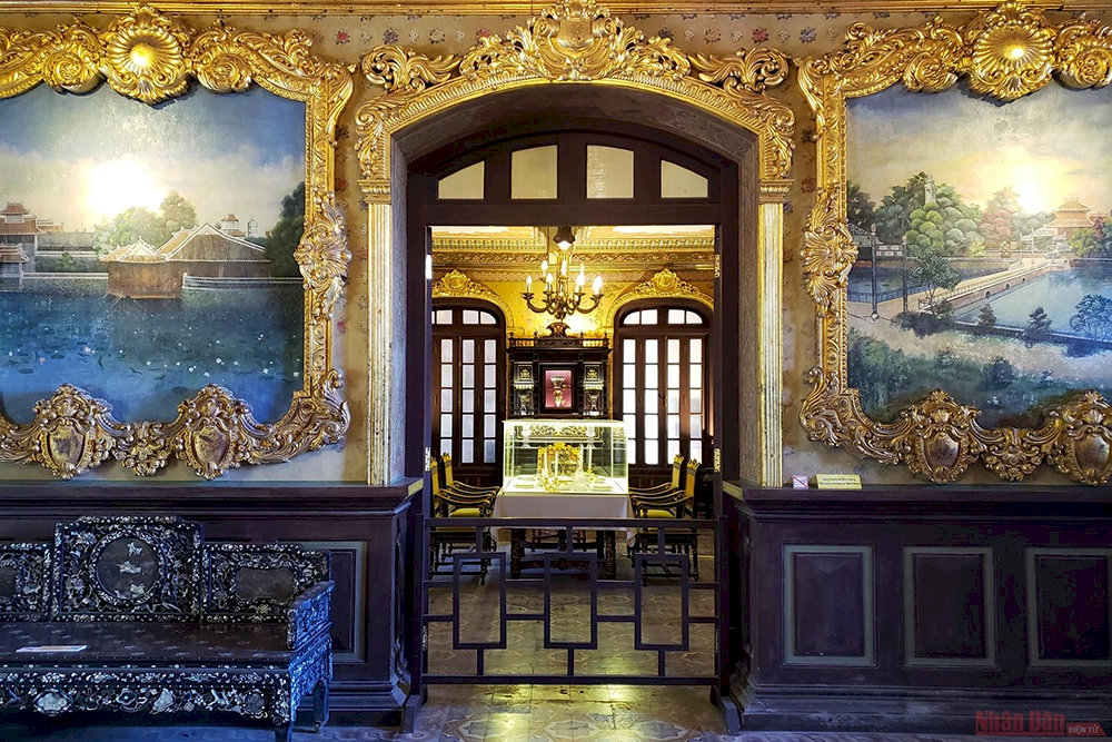 Save information about entrance fees and opening hours for a great experience at An Dinh Palace